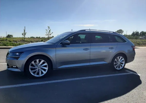 wrocław Skoda Superb cena 64000 przebieg: 279000, rok produkcji 2016 z Wrocław